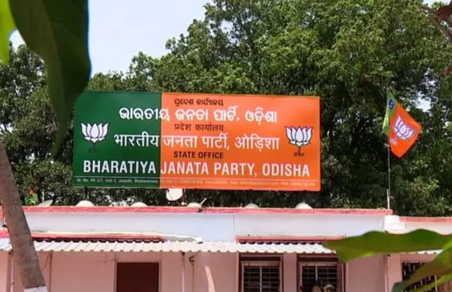 ପରଦାରେ ଶାସକ ଓ ବିରୋଧୀ ମୁଖପାତ୍ରଙ୍କ ଲଢ଼େଇ ! ପ୍ରତିଦ୍ୱନ୍ଦିତାରେ କିଏ ଏବେ ରହିବ ଆଗରେ ?