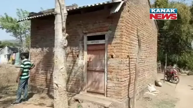 ଅଧାରେ ଅଟକିଛି ମୋଦିଙ୍କ ସ୍ୱଚ୍ଛ ଭାରତ ଅଭିଯାନ ! କେଉଁଠି ପାଇଖାନା ନିର୍ମାଣ ଅଧାରେ ପଡିଛି ତ ଆଉ କେଉଁଠି ମୃତ ବ୍ୟକ୍ତିଙ୍କ ନାଁରେ ଉଠିଛି ଟଙ୍କା