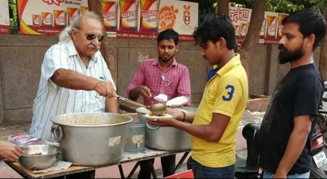 କେବଳ ୫ ଟଙ୍କାରେ ପେଟପୁରା ଖାଦ୍ୟ ଓ ୧୦ ଟଙ୍କାରେ ପୋଷାକ ! ଉତ୍ତରପ୍ରଦେଶର ‘ଦାଦି କି ରସୋଇ’ ଦୋକାନ ଗରିବଙ୍କ ପାଇଁ ଆଶିର୍ବାଦ