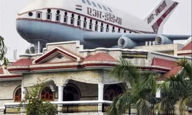 ସଉକ ଓ ସୃଜନଶୀଳତାର ଅନନ୍ୟ ଉଦାହାରଣ : ଏକ ବିରଳ ଗାଁ, ଯେଉଁଠି ପ୍ରତ୍ୟେକଙ୍କ ଘର ଛାତରେ ଅବତରଣ କରେ ବିମାନ