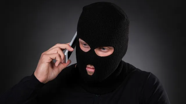 ହୁସିଆର୍ ! ମୋବାଇଲକୁ ଆସୁଛି ଦୁଇଟି ନମ୍ବରରୁ ରହସ୍ୟମୟୀ କଲ୍, ଉଠାଇବା କ୍ଷଣି ଖାଲି ହୋଇଯାଉଛି ବ୍ୟାଙ୍କ ଖାତାରୁ ଟଙ୍କା