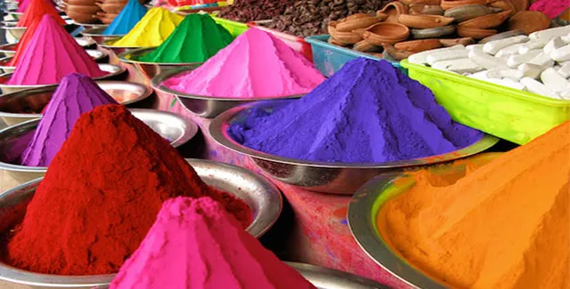 ସାରା ଦେଶରେ ହୋଲିର ମାହୋଲ ! ଭାଇଚାରାର ପର୍ବ ପାଇଁ ସମସ୍ତେ ବ୍ୟସ୍ତ, ସାଧାରଣ ଜନତାଙ୍କ ସହ ନେତା ବି ଖେଳିଲେ ହୋଲି