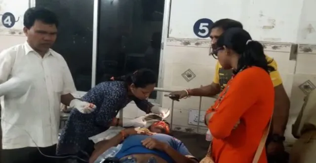 ବୁର୍ଲା ଡାକ୍ତରଖାନାରେ ଅଭାବନୀୟ ଘଟଣା ! ଷ୍ଟିଚିଂ ଟେବୁଲ ଅଭାବ ଯୋଗୁଁ ବେଡରେ ଦୁର୍ଘଟଣାଗ୍ରସ୍ତ ବ୍ୟକ୍ତିଙ୍କ ଷ୍ଟିଚ୍ କଲେ ଡାକ୍ତର