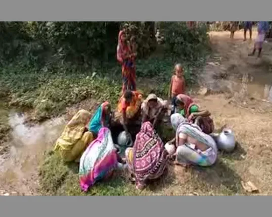 ତାତି ବଢିବା ସହ ବଢୁଛି ଜଳକଷ୍ଟ ! ବାଲେଶ୍ୱର ଦେବଗିରି ପାହାଡ ପାଦଦେଶର ଗୋଡିଖୁଳା ଗାଁରେ ଉତ୍କଟ ପିଇବା ପାଣି ସମସ୍ୟା