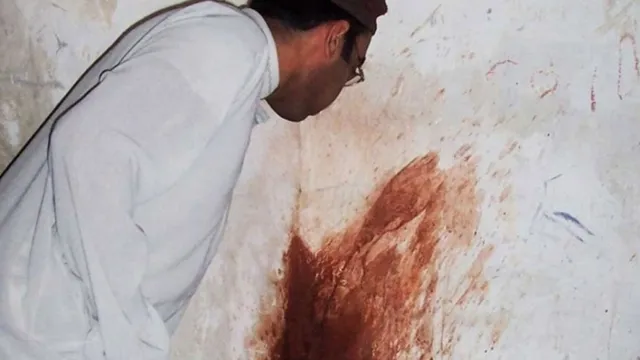 କଠୋର ହେଲେ ସରକାର ! ଏଣିକି ବାହାରେ ପାନଛେପ ପକାଇଲେ ଦେବାକୁ ପଡିବ ୨୦୦ଟଙ୍କା ଜରିମାନା ଓ ଧରାଇଦେବା ବ୍ୟକ୍ତିଙ୍କୁ ମିଳିବ ୫୦ ଟଙ୍କା ପୁରସ୍କାର