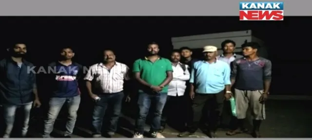 ବାଲିମେଳା ଜଳଭଣ୍ଡାରରେ ଫସି ରହିଥିବା ବ୍ଲକ କର୍ମଚାରୀଙ୍କୁ ଉଦ୍ଧାର : ସଚେତନତା କାର୍ଯ୍ୟକ୍ରମ ପାଇଁ ଜଡାଆମ୍ବ ପଂଚାୟତକୁ ଯାଇଥିବା ସମୟରେ ଅଟକିଥିଲା ବୋଟ