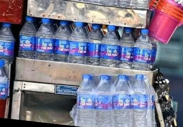 ଟ୍ରେନ ବିଳମ୍ବରେ ଆସିଲେ ଯାତ୍ରୀଙ୍କୁ ମିଳିବ ମାଗଣା ପାଣିବୋଟଲ ! ରେଳ ମନ୍ତ୍ରାଳୟର ନିର୍ଦ୍ଦେଶ