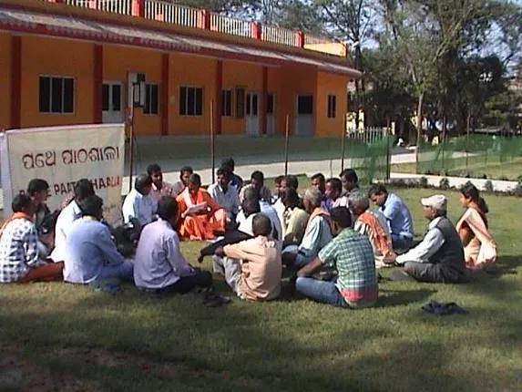 ପଶୁଙ୍କ ହର୍ବାଲ ଚିକିତ୍ସା ପାଇଁ ଓଡ଼ିଆ ଡାକ୍ତର ବଲରାମ ସାହୁଙ୍କ ‘ପାଠେ ପାଠଶାଳା’ ! କମ ଖର୍ଚ୍ଚରେ ହୋଇପାରିବ ପଶୁଧନଙ୍କ ଚିକିତ୍ସା