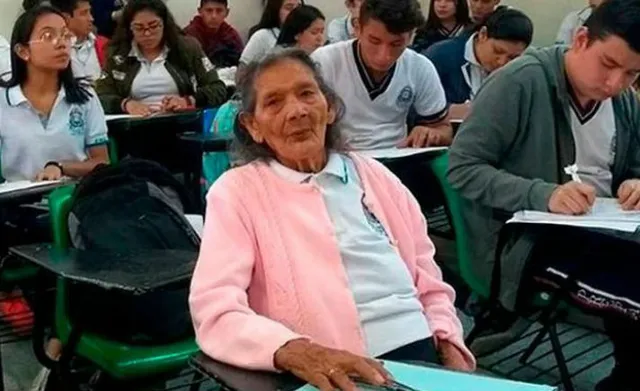 ଶିକ୍ଷା ଆଗରେ ହାର ମାନିଲା ବୟସ ! ୯୬ ବର୍ଷ ବୟସରେ ହାଇସ୍କୁଲ ଯାଉଛନ୍ତି ମହିଳା, ଅନ୍ୟ ପାଇଁ ସାଜିଲେ ଉଦାହରଣ