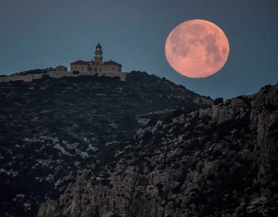 ଆଜି ଆକାଶରେ ଦେଖାଦେବ ପିଙ୍କ ମୁନ ! ଜାଣନ୍ତୁ କାହିଁକି ଏହାକୁ ପିଙ୍କ ମୁନ୍ କୁହାଯାଏ