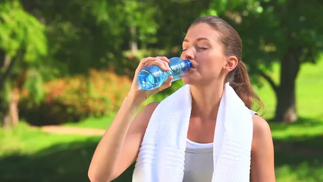 ଛିଡା ହୋଇ ପାଣି ପିଉଛନ୍ତି କି ? ସାବଧାନ୍, ଆପଣଙ୍କୁ ବି ହୋଇପାରେ ଭୟଙ୍କର ବେମାରୀ