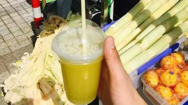 ୧୦ ଟଙ୍କାରେ ମିଳୁଥିବା ଆଖୁ ରସ ଶୋଷ ମେଂଟାଇଥାଏ ସତ ହେଲେ ଆପଣଙ୍କ ଜୀବନ ମଧ୍ୟ ନେଇପାରେ । ଜାଣନ୍ତୁ କିପରି