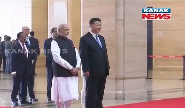 ବଦଳିଲା ଭାରତ-ଚୀନ ସଂପର୍କର ରଙ୍ଗ ! ଉହାନରେ ହ୍ରଦ କୂଳରେ ବୁଲିଲେ, ବୋଟିଂ କଲେ ମୋଦି-ଜିନପିଙ୍ଗ