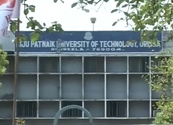 ଭାରତ ବନ୍ଦ ଯୋଗୁଁ ବିପିୟୁଟି ସେମିଷ୍ଟାର ପରୀକ୍ଷା ଘୁଂଚିଲା ! ଆଜି ହେବାକୁ ଥିଲା ରେଗୁଲାର ଓ ବ୍ୟାକ୍ ପେପର ପରୀକ୍ଷା