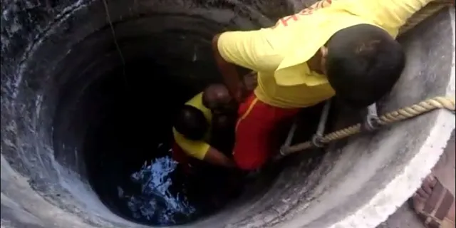 କୂଅ ଭିତରେ ୨ ଘଂଟାର ସଂଘର୍ଷ ! ବ୍ରହ୍ମପୁରରେ ୨୫ ଫୁଟ କୂଅରୁ ୫୫ ବର୍ଷୀୟ ବୃଦ୍ଧଙ୍କୁ ଉଦ୍ଧାର କଲା ଅଗ୍ନଶିମ ବିଭାଗ