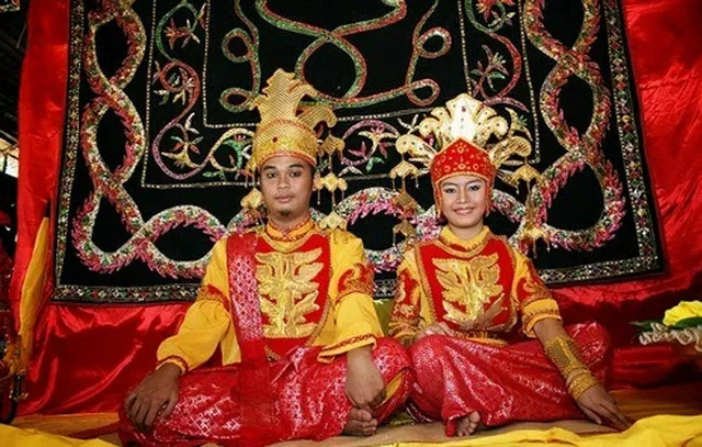 ଏ କି ଅଜବ ପରମ୍ପରା ! ନବଦମ୍ପତୀଙ୍କୁ ତିନି ଦିନ ପର୍ଯ୍ୟନ୍ତ ଶୌଚାଳୟ ଯିବା ମନା । ୩ ଦିନ ପରେ ଶୌଚାଳୟକୁ ପ୍ରବେଶ କରନ୍ତି ଦମ୍ପତୀ ।