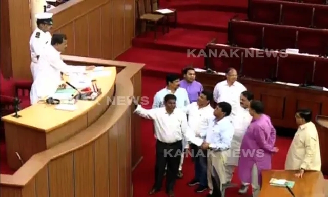 ଆଜି ବି ଅଚଳ ହେଲା ବିଧାନସଭା । ପଲ୍ଲୀସଭା ଓ ଗ୍ରାମସଭା ପ୍ରସଙ୍ଗରେ ପଂଚାୟତରାଜମନ୍ତ୍ରୀଙ୍କ ଉତ୍ତରରେ ବିରୋଧୀଙ୍କ ହଟ୍ଟଗୋଳ