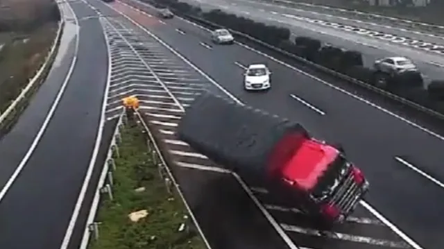 ବିଶ୍ୱର ସବୁଠାରୁ ଖରାପ ଡ୍ରାଇଭର ! ଟିକିଏ ଭୁଲ ପାଇଁ ଘଟିଲା ବଡ ଦୁର୍ଘଟଣା ।