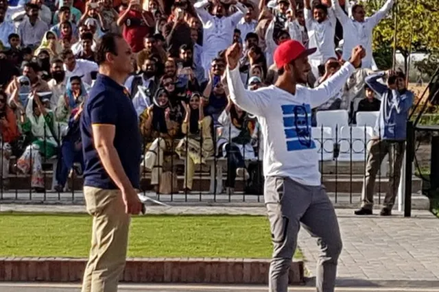 ୱାଘା ବର୍ଡରରେ ନାଚି ବିବାଦରେ ଫସିଲେ ପାକିସ୍ତାନୀ କ୍ରିକେଟର ! ଅସନ୍ତୋଷ ପ୍ରକାଶ କଲା ବିଏସଏଫ । 