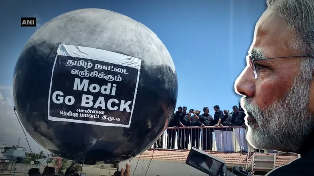 କଳାପତାକାକୁ ଡରିଗଲେ ମୋଦି । ରୋଡ ଶୋକୁ ଭଲ ପାଉଥିବା ପ୍ରଧାନମନ୍ତ୍ରୀ ଭରସିଲେ ଆକାଶମାର୍ଗକୁ ।