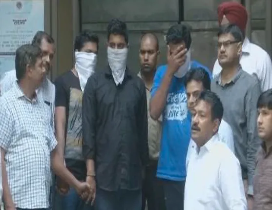 ସିବିଏସଇ ପେପର ଲିକ୍ ଘଟଣା : ଦିଲ୍ଲୀରୁ ଜଣେ କୋଚିଂଗ ସେଂଟର ମାଲିକଙ୍କ ସହ ୨ ଶିକ୍ଷକ ଗିରଫ, ପ୍ରଶ୍ନପତ୍ରର ଫଟୋ ଉଠାଇ କୋଚିଙ୍ଗ ସେଂଟର ମାଲିକଙ୍କୁ ପଠାଇଥିଲେ ୨ ଶିକ୍ଷକ