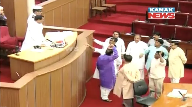 ବିଧାନସଭାରେ ଉଠିଲା ନୀଳଗିରି ନାବାଳିକାଙ୍କୁ ଦୁଷ୍କର୍ମର ପ୍ରତିବାଦ! ଦେଶ ଓ ରାଜ୍ୟରେ ବିପର୍ଯ୍ୟସ୍ତ ଆଇନ ଶୃଙ୍ଖଳାକୁ ନେଇ କଂଗ୍ରେସ ବିଧାୟକଙ୍କ ହଟ୍ଟଗୋଳ