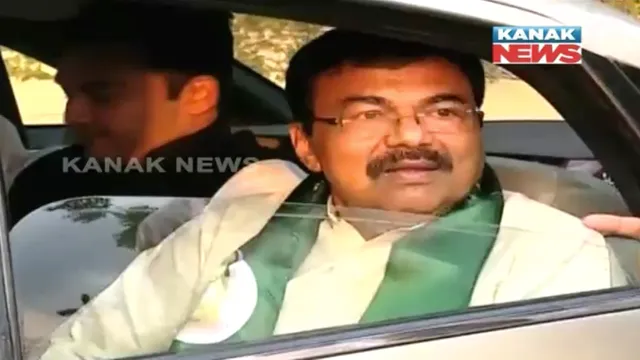 ବିଜେଡିରେ ଯୋଗଦେଲେ ମୁମ୍ବାଇର ପୂର୍ବତନ ପୁଲିସ କମିଶନର ଅରୂପ ପଟ୍ଟନାୟକ ! ନବୀନ ନିବାସରେ ଅନୁଷ୍ଠିତ ମିଶ୍ରଣ ପର୍ବରେ ଧରିଲେ ଶଙ୍ଖ, ବିଜେଡି ମୁଖିଆ କହିଲେ ବଢିବ ଦଳର ଶକ୍ତି