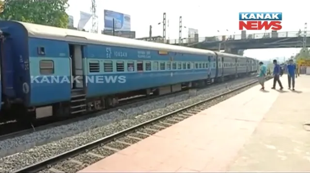 ସମଲେଶ୍ୱରୀ ଏକ୍ସପ୍ରେସର ଏସି ବଗିରେ ନିଅାଁ ! ବଗି ବଦଳିବା ପରେ ଚାଲିଲା ଟ୍ରେନ୍