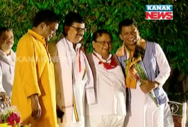 ୨୦୧୯ ପାଇଁ ନିରଞ୍ଜନ ପ୍ରସ୍ତୁତ କରୁଛନ୍ତି ବ୍ଲୁ-ପ୍ରିଣ୍ଟ ! ମିଶ୍ରଣ ପର୍ବରେ କଂଗ୍ରେସକୁ ବାଏ ବାଏ କରିଥିବା ନେତାଙ୍କ ଘରବାହୁଡ଼ା