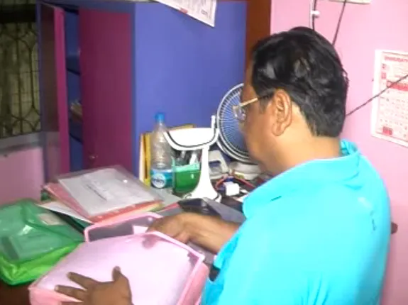 ଭିଜିଲାନ୍ସ ଜାଲରେ ଜଗତସିଂହପୁର ପୂର୍ତ୍ତବିଭାଗ ସହକାରୀ ଯନ୍ତ୍ରୀ ! ରମେଶ ଚନ୍ଦ୍ରଙ୍କ ଅଫିସ ସମେତ ୮ଟି ସ୍ଥାନରେ ରେଡ