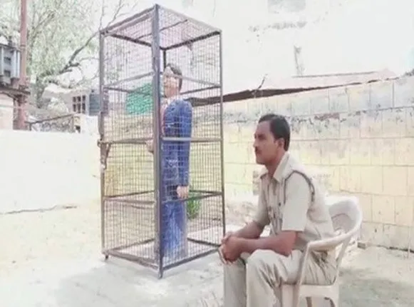 ଅଜବ ସୁରକ୍ଷା ବ୍ୟବସ୍ଥା ! ପିଞ୍ଜରା ଭିତରେ ଆମ୍ବେଦକର, ୩ ଜଣ କନେଷ୍ଟବଳ ଦେଉଛନ୍ତି ୨୪ ଘଣ୍ଟିଆ ସୁରକ୍ଷା