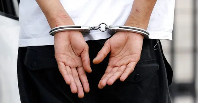 ଧନୀ ବାପାଙ୍କ ଗରିବ କାରନାମା ! ପୁଅର ପାଠପଢା ପାଇଁ ବ୍ୟବସାୟୀ ସାଜିଲେ ବସ୍ତି ବାସିନ୍ଦା । 