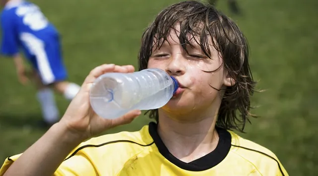 ଗରମରେ ଥଣ୍ଡା ପାନୀୟ ପିଇବା ମହଙ୍ଗା ପଡିପାରେ! ଆପଣ ମଧ୍ୟ ଅତ୍ୟଧିକ ଥଣ୍ଡାପାଣି ପିଉଥିଲେ ସତର୍କ ହୋଇଯାଆନ୍ତୁ ।