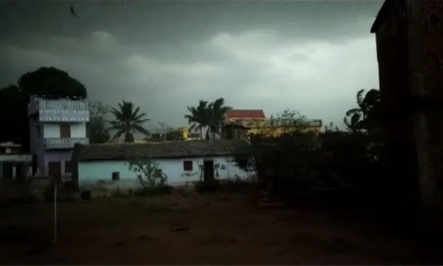 ଅପରାହ୍ନ ସାଢେ ୪ଟା ସୁଦ୍ଧା ୧୩ ଜିଲ୍ଲାକୁ କାଳବୈଶାଖୀ ! ପାଣିପାଗ ବିଭାଗ ତରଫରୁ ସତର୍କ ସୂଚନା ଜାରି ।