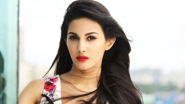 ରାଜମା ଚାୱଲ୍ ପାଇଁ ଅଧାଲଣ୍ଡା ହେଲେ ଏହି ବଲିଉଡ୍ ଅଭିନେତ୍ରୀ ! ଅଧାଲଣ୍ଡା ହେଲେ ଅମାଇରା ଦସ୍ତୁର୍ ।