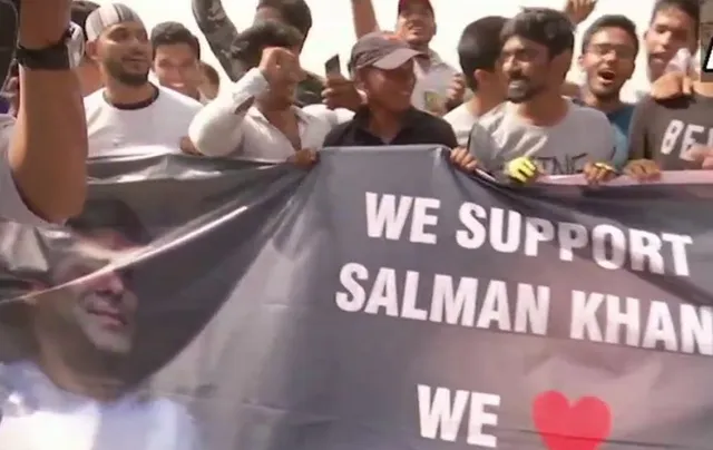 ଆଇଏ ଆପକା ଇନ୍ତଜାର ଥା ! ଭାଇଜାନଙ୍କ ସ୍ୱାଗତ ଗୋଲାପ ବିଛାଇ କରାଗଲା । 