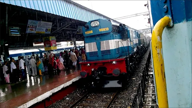 ରେଳବାଇର ନୂଆ ନିୟମ : ଏବେ ବନ୍ଧୁଙ୍କ ନାମରେ କରିପାରିବେ ଟିକେଟ ଟ୍ରାନ୍ସଫର, ଜାଣନ୍ତୁ କେମିତି