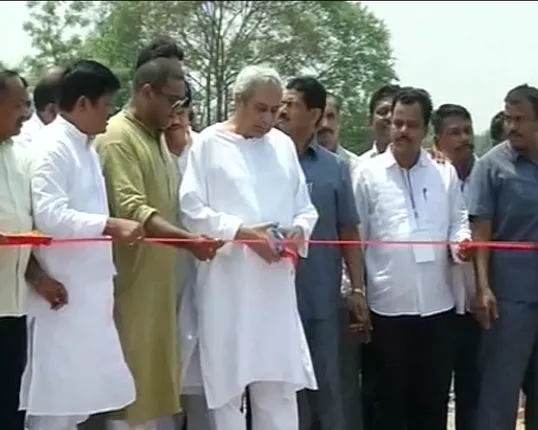 ଲୋକାର୍ପିତ ହେଲା ମଧୁସୂଦନ ସେତୁ ! ଉଦଘାଟନ କରି ସେତୁ ଉପରେ ବୁଲିଲେ ମୁଖ୍ୟମନ୍ତ୍ରୀ, କମିଲା କଟକରୁ ଢେଙ୍କାନାଳ ମଧ୍ୟରେ ଥିବା ଦୂରତା