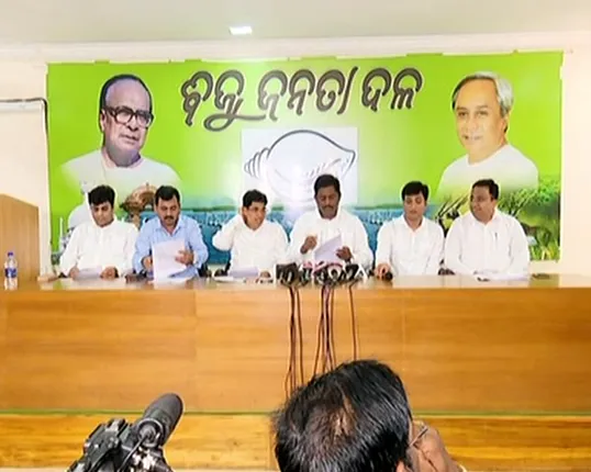 ତୈଳ ଦର ବୃଦ୍ଧି ନେଇ କେନ୍ଦ୍ର ସରକାରଙ୍କୁ ଟାର୍ଗେଟ କଲା ବିଜେଡି ! ଆସନ୍ତା ୭ରେ ରାଜ୍ୟର ସବୁ ପେଟ୍ରୋଲ ପମ୍ପ ଆଗରେ ବିଜୁ ଛାତ୍ର ଓ ଯୁବ ବିଜୁ ଜନତା ଦଳର ଧାରଣା