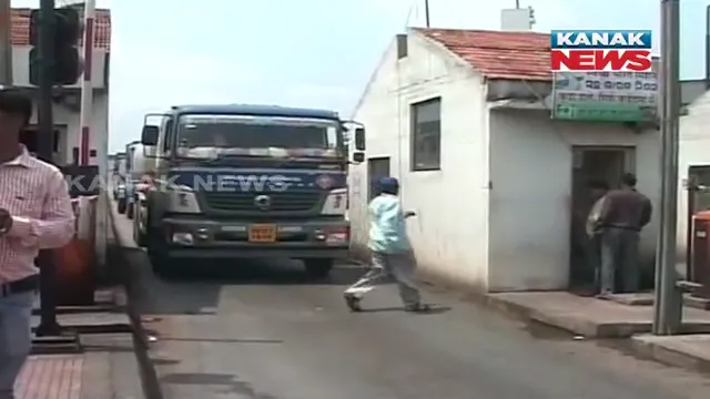 ଗାଡି ଚାଳକ ସାବଧାନ ! ଟୋଲ ଗେଟରେ ମିଳୁଛି ନକଲି ରସିଦ, ପ୍ରତିବାଦ କଲେ ମିଳୁଛି ମାଡ଼