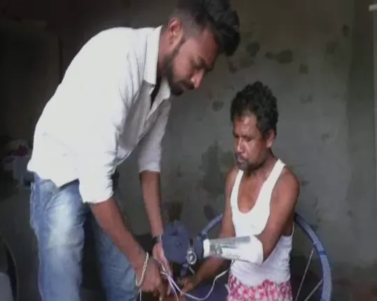 ଦିବ୍ୟାଙ୍ଗଙ୍କ ପାଇଁ ସାହା ହେଲେ ମଣିରାଜ ଓ ସମୀର : ସ୍ୱଳ୍ପ ଖର୍ଚ୍ଚରେ କୃତ୍ରିମ ଅଙ୍ଗ ନିର୍ମାଣ କରି ସୃଷ୍ଟି କଲେ ଉଦାହରଣ