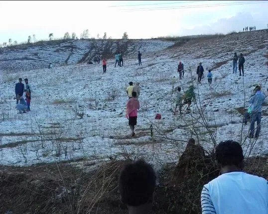 କୋରାପୁଟରେ କାଶ୍ମୀରର ଭ୍ରମ : ଦୀର୍ଘ ସମୟ ଧରି ଲିଟିଗୁଡାରେ କୁଆପଥର ବର୍ଷା, ଘରଦ୍ୱାର ଭାଙ୍ଗିବା ସହ ବ୍ୟାପକ କ୍ଷୟକ୍ଷତି