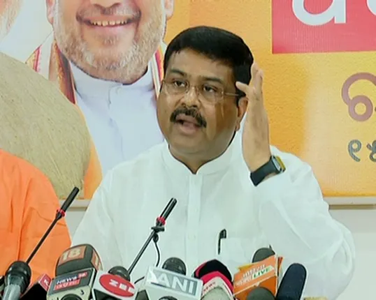 ୧୫ତମ ଅର୍ଥ କମିସନଙ୍କୁ ନେଇ ପ୍ରଧାନମନ୍ତ୍ରୀଙ୍କୁ ମୁଖ୍ୟମନ୍ତ୍ରୀଙ୍କ ଚିଠି ଲେଖିବା ପ୍ରସଙ୍ଗ । ସରକାରଙ୍କୁ ଧର୍ମେନ୍ଦ୍ରଙ୍କ ଟାର୍ଗେଟ । କହିଲେ, ବୁଝିହେଉନି ବିରୋଧର କାରଣ