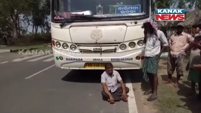 ବାଲେଶ୍ୱର ଜିଲ୍ଲା ନୀଳଗିରିରେ ବସ ଭିତରେ ଛାତ୍ରୀଙ୍କୁ ଅସଦାଚରଣ ଅଭିଯୋଗ : ବସ କଣ୍ଡକ୍ଟରକୁ ଅଟକାଇ ମାଡ ମାରିଛନ୍ତି ଲୋକ