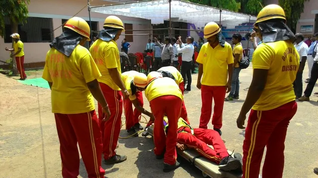 ସମ୍ଭାବ୍ୟ ବାତ୍ୟା, ବନ୍ୟାର ମୁକାବିଲା ପାଇଁ ପ୍ରସ୍ତୁତିପର୍ବ : ଆସନ୍ତାକାଲି ରାଜ୍ୟର ସବୁ ଜିଲ୍ଲା ଏବଂ ସମସ୍ତ ବାତ୍ୟା ଆଶ୍ରୟସ୍ଥଳୀରେ ମକ୍ ଡ୍ରିଲ୍