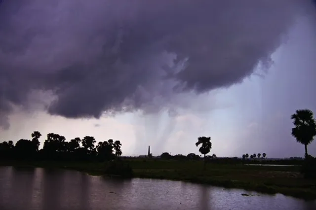 ବଦଳିଲା ପାଣିପାଗ : ପୂର୍ବାହ୍ନ ସାଢେ ୧୧ଟା ଯାଏଁ ୪ଟି ଜିଲ୍ଲା ପାଇଁ ସତର୍କ ସୂଚନା, କୁଆ ପଥର ମାଡ ସହ ହୋଇପାରେ ଧୁଳିଝଡ