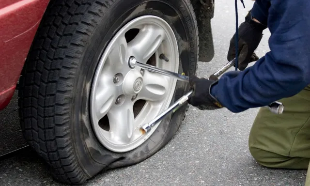 ସାବଧାନ ! ନକଲି ପମ୍ପଚର ଦେଖାଇ ଲୁଟୁଛନ୍ତି ମେକାନିକ୍ । ଜାଣନ୍ତୁ କେମିତି ଠକାମୀରୁ  ବଂଚିବେ ଗାଡି ମାଲିକ