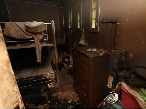 ଡିସକାଉଂଟରେ ଜିନିଷ କିଣି ହଟହଟ୍ଟାରେ ହେଲେ ଗ୍ରାହକ । ଜଳି ଗଲା ଘର । ହାତ ଟେକିଦେଲା କଂପାନୀ