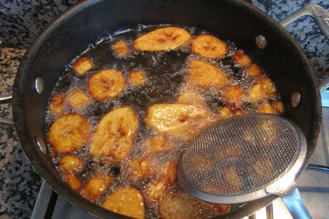 ବାରମ୍ବାର ଖାଇବା ତେଲକୁ ଗରମ କରି ଖାଉଛନ୍ତି କି ? ସାବଧାନ ଏଭଳି ଦୁଃସାଧ୍ୟ ରୋଗର ଶିକାର ହୋଇପାରନ୍ତି । 