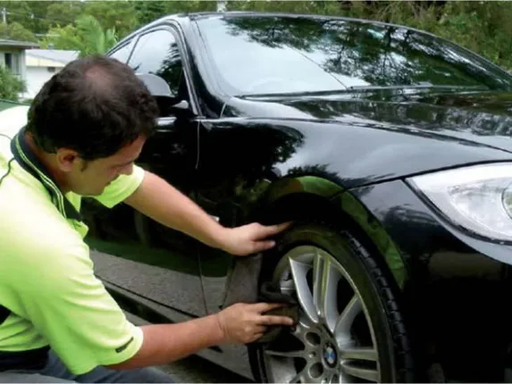 ମାତ୍ର ଅଧ ଗ୍ଲାସ୍ ପାଣିରେ ନୂଆ ଭଳି ଦିଶିବ କୌଣସି ବି ପୁରୁଣା ଗାଡି । ଜାଣନ୍ତୁ କିପରି....